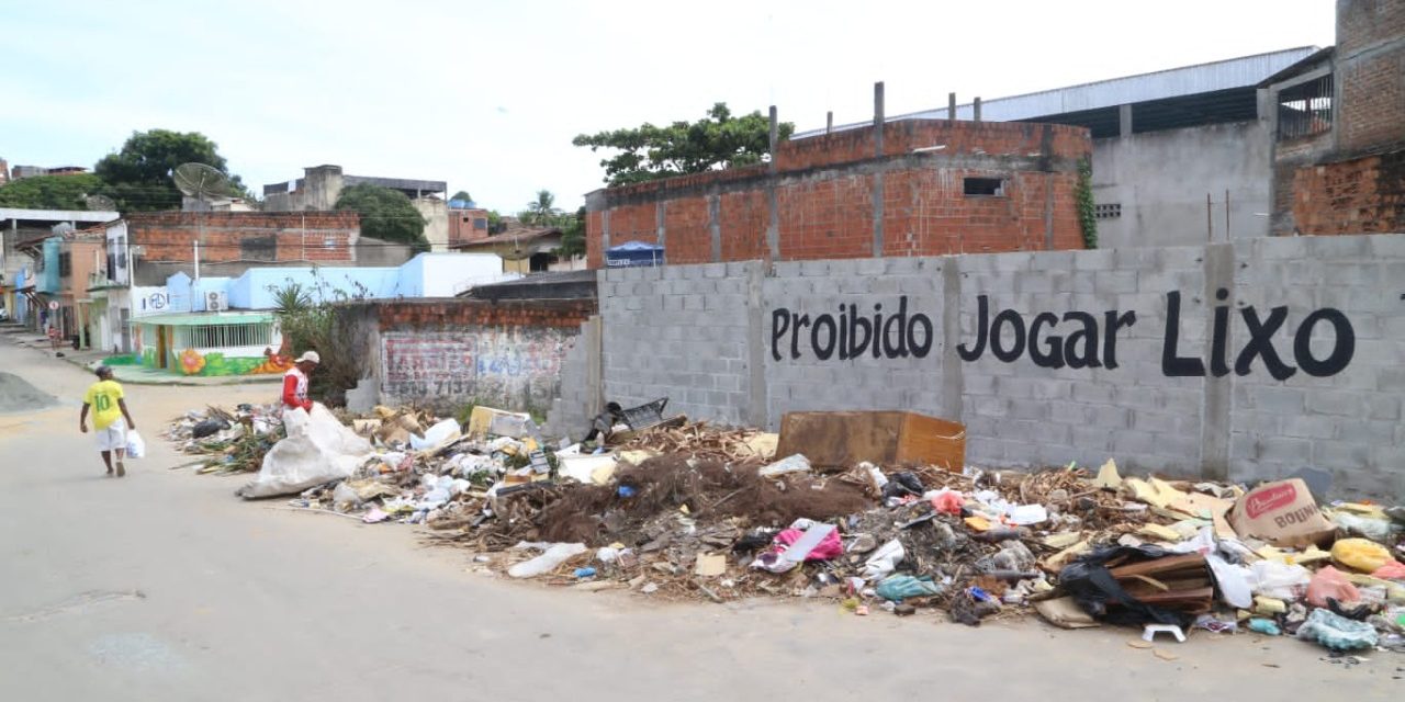 Quem descartar lixo em áreas públicas e maltratar animais poderá ser penalizado em Itabuna