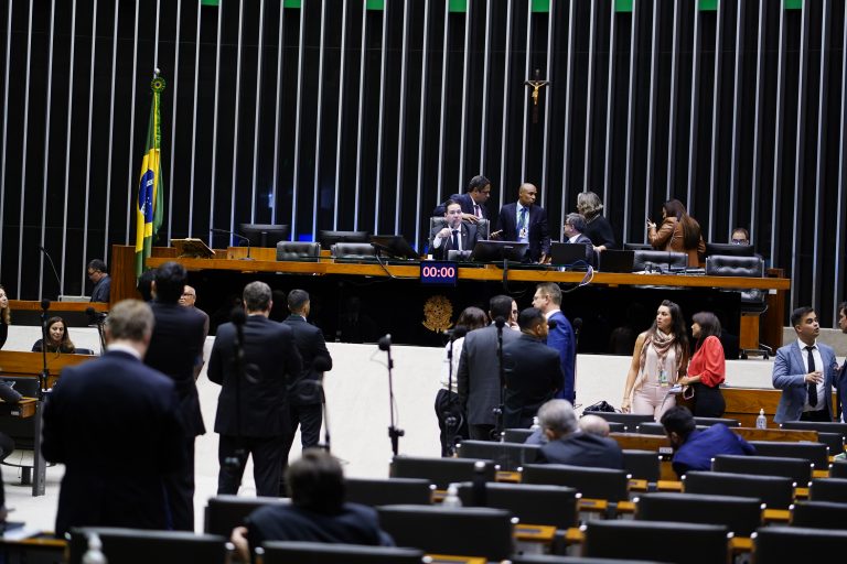 Câmara aprova reajuste de subsídios do presidente da República, de parlamentares e ministros de Estado