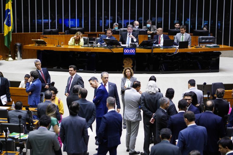 PEC da Transição é promulgada pelo Congresso