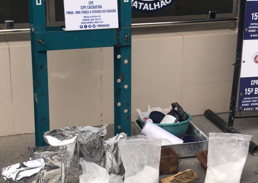 Polícia desmonta laboratório de refino de drogas em Itabuna