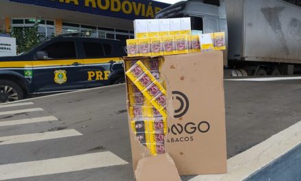PRF apreende caminhão com 250 mil maços de cigarros sem nota fiscal na BR-116 em Vitória da Conquista