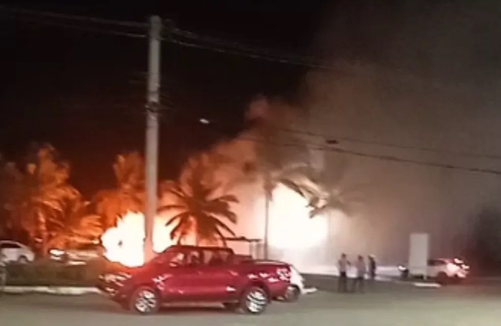 Incêndio atinge cabana de praia em Ilhéus