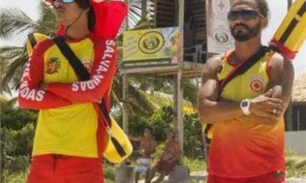 Verão Seguro: salva-vidas resgatam turistas e intensificam trabalho em 31 pontos do litoral de Ilhéus