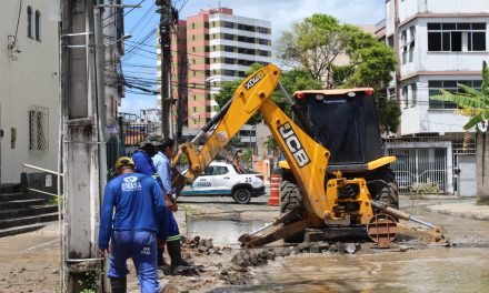 Rompimento de adutora da Emasa vai comprometer o fornecimento de água nas zonas leste e sul de Itabuna