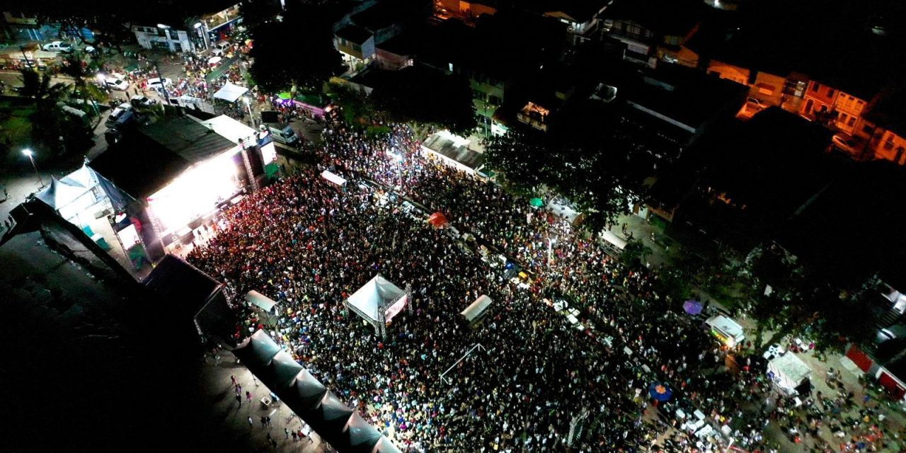 Multidão e musicalidade marcam segunda noite do Carnaval de Itacaré 2023