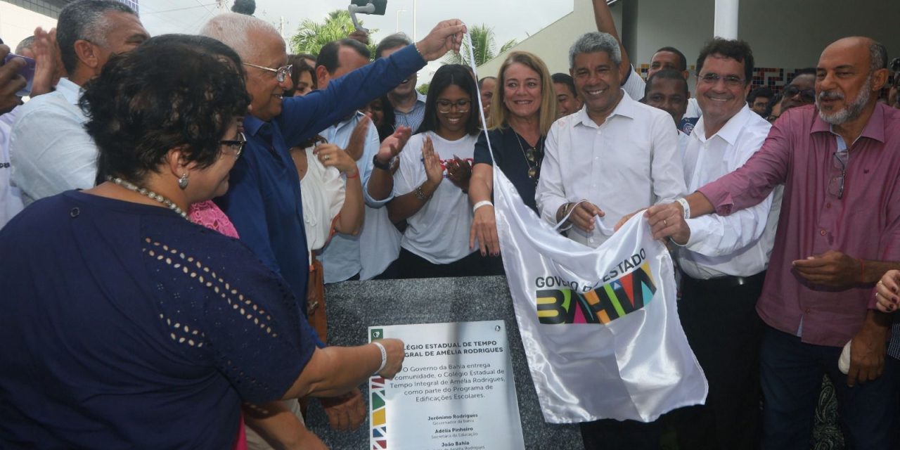 Em Amélia Rodrigues, governador entrega novo Colégio de Tempo Integral e participa de aula inaugural da rede estadual