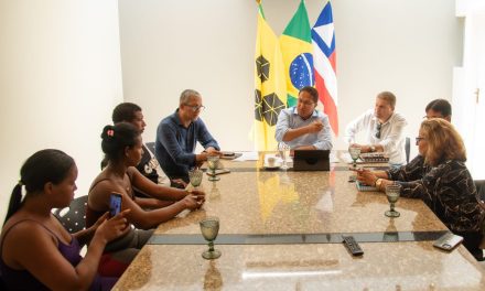 Após reunião com moradores, Augusto Castro promete aumento do valor do auxílio aluguel a famílias desabrigadas