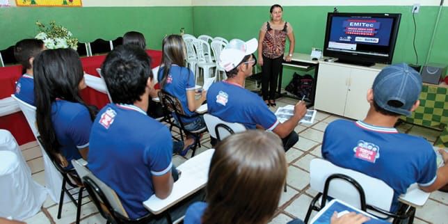 Secretaria da Educação convoca 40 aprovados em seleção para mediador do EMITec