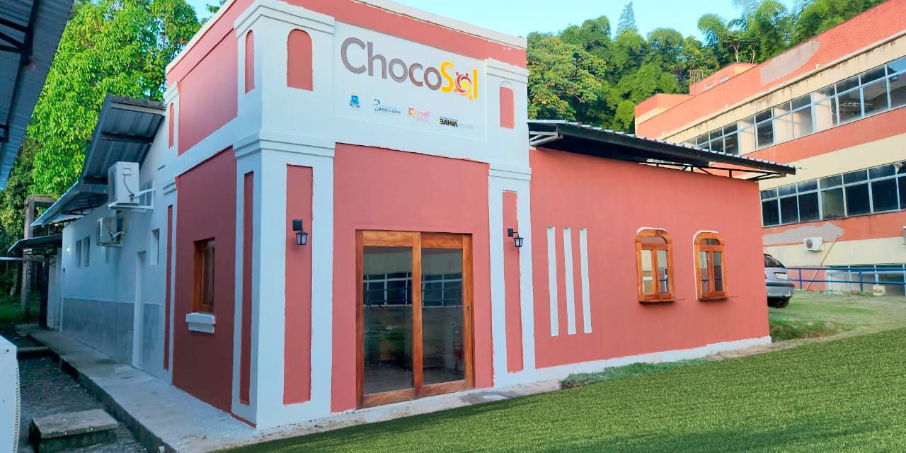 Primeira fábrica de chocolates da economia solidária do Brasil é inaugurada em Ilhéus