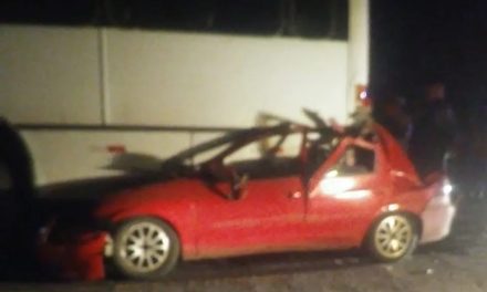 Quatro pessoas da mesma família morrem após batida entre carro e ônibus em Canavieiras