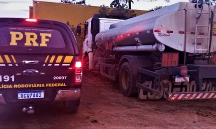 PRF apreende 10 mil litros de cachaça acondicionados dentro de caminhão-tanque utilizado no transporte de combustível