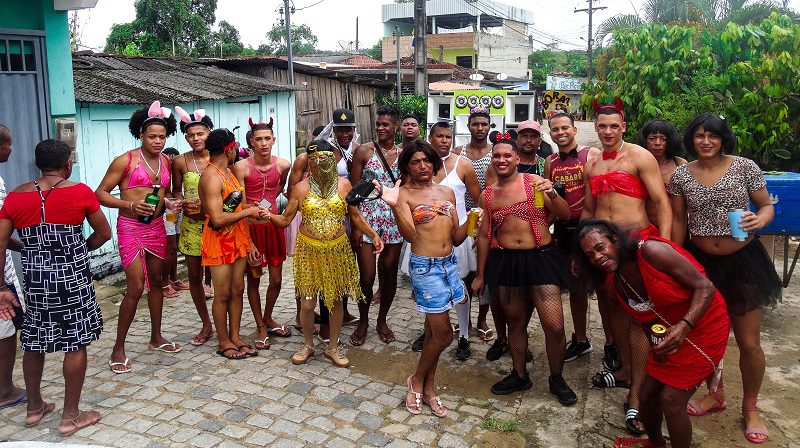 Bloco das Quengas espalha alegria e muita irreverência na Ressaca do Carnaval da Vila Cachoeira