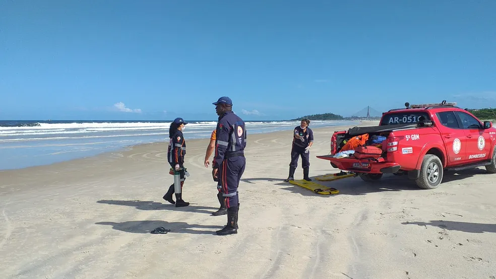 Bombeiros encontram corpo de jovem e praia de Ilhéus e suspeita é de que seja de adolescente desaparecido