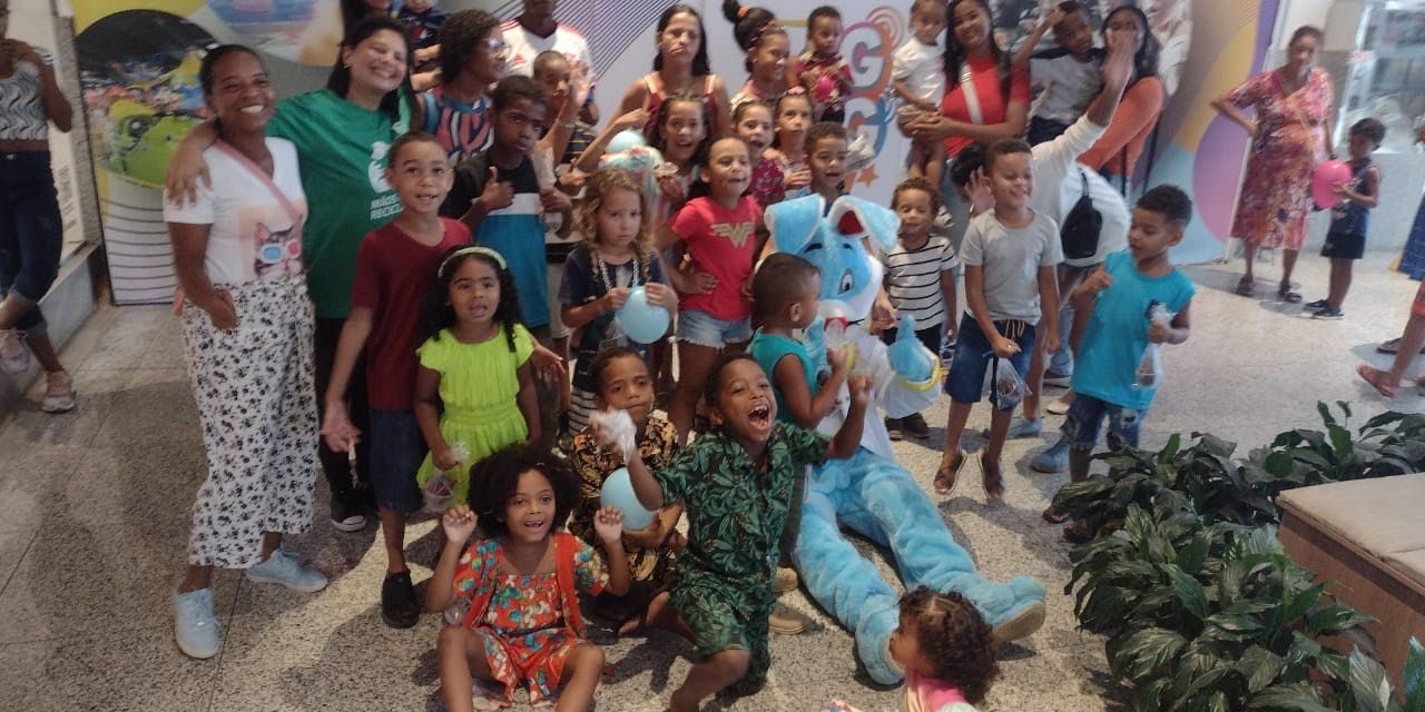 Familias da AACRI Itabuna participam da Chocolândia no Shopping Jequitibá