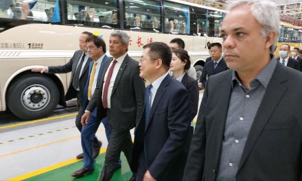 Jerônimo inicia negociação para atrair fábrica chinesa de ônibus elétrico para a Bahia