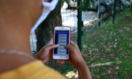 MP recomenda proibição de celulares em salas de aula em escolas de município baiano