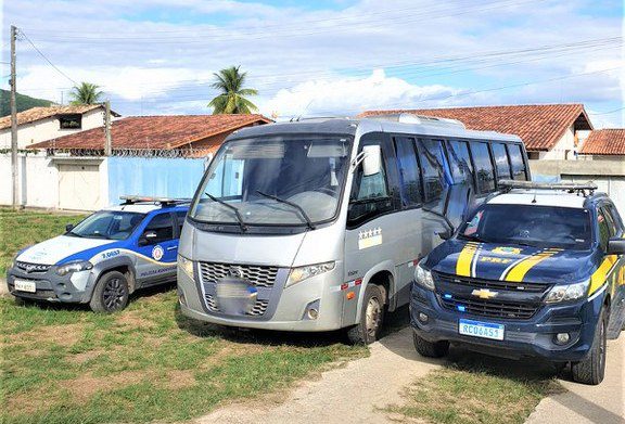 Ônibus de viagem roubado há 5 anos em São Paulo é recuperado em Itororó