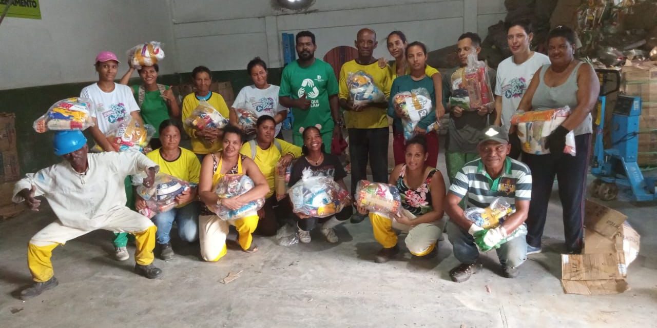Associação de Agentes Ambientais e Catadores de Itabuna recebe cestas básicas do programa Bahia sem Fome
