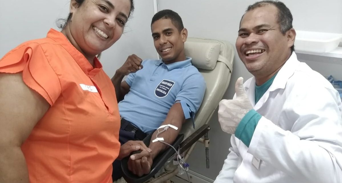 Colaboradores da Socializa no Conjunto Penal de Itabuna doam sangue e ajudam a abastecer estoque do hemocentro