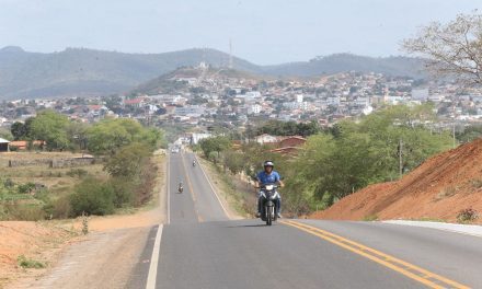 Com investimento de R$ 3,8 milhões, Governo reforça manutenção nas estradas dos principais destinos do São João da Bahia