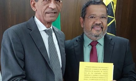 Itabuna: Glebão toma posse na Câmara em lugar de vereador afastado pela Justiça
