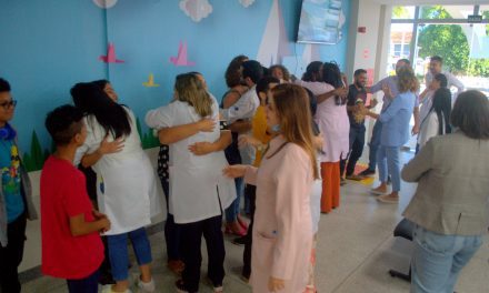 Abraço coletivo marca acolhimento do Hospital Materno-Infantil à comunidade trans da região