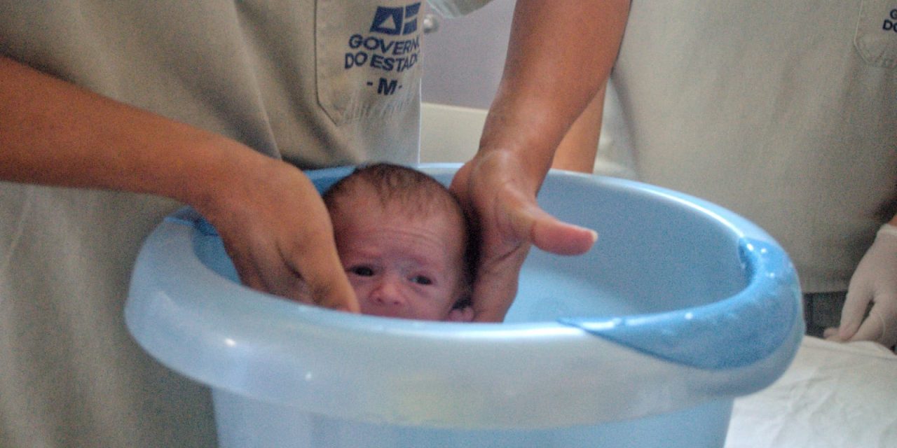 Banho de Ofurô passa a integrar terapias ofertadas aos recém-nascidos do Hospital Materno-Infantil