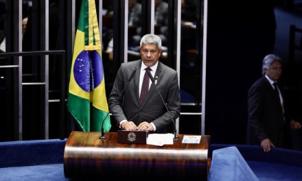 No Congresso Nacional, Jerônimo Rodrigues participa de sessão solene que celebra os 200 anos do 2 de Julho