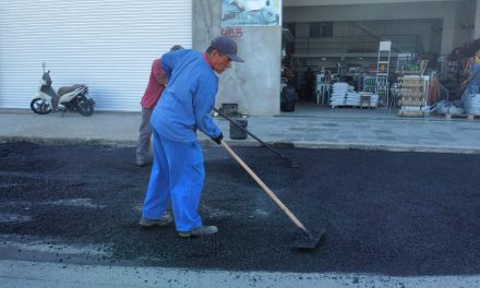 Ibicaraí: Prefeitura recupera asfalto nas avenidas Professor Otávio Monteiro e São Vicente de Paula