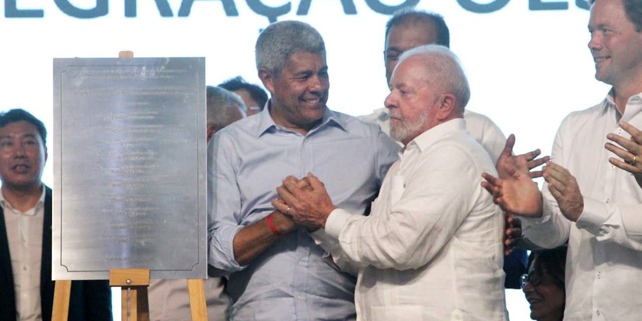 Ao lado de Lula, Jerônimo acompanha início de obras de novo trecho da Ferrovia de Integração Oeste-Leste