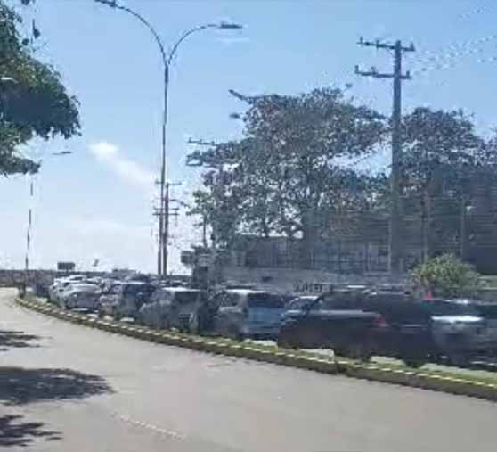 Indígenas fazem protesto em Ilhéus e param trânsito em frente ao Opaba Hotel