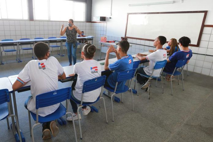 Governo do Estado paga R$ 2,65 bilhões de precatórios para professores