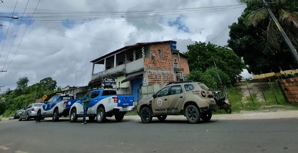 Seis adultos e três crianças são encontrados mortos em duas casas na Bahia; sete estavam carbonizados