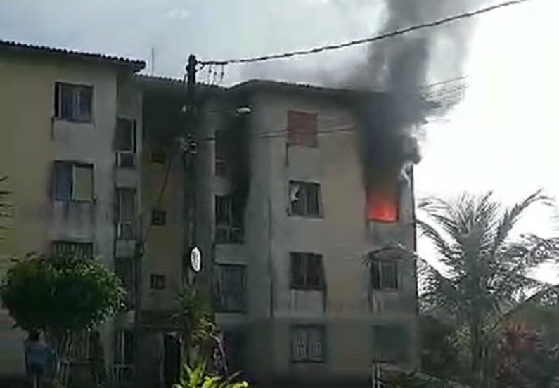 Itabuna: incêndio atinge apartamento em condomínio no bairro São Roque