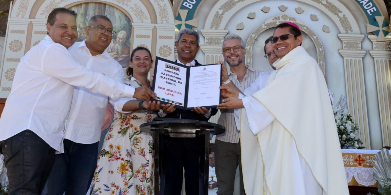 Em Bom Jesus da Lapa, governador inaugura aeroporto e anuncia romaria como patrimônio imaterial da Bahia