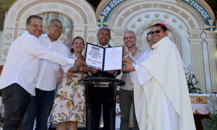 Em Bom Jesus da Lapa, governador inaugura aeroporto e anuncia romaria como patrimônio imaterial da Bahia