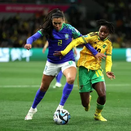 Brasil empata com a Jamaica e é eliminado da Copa em despedida de Marta