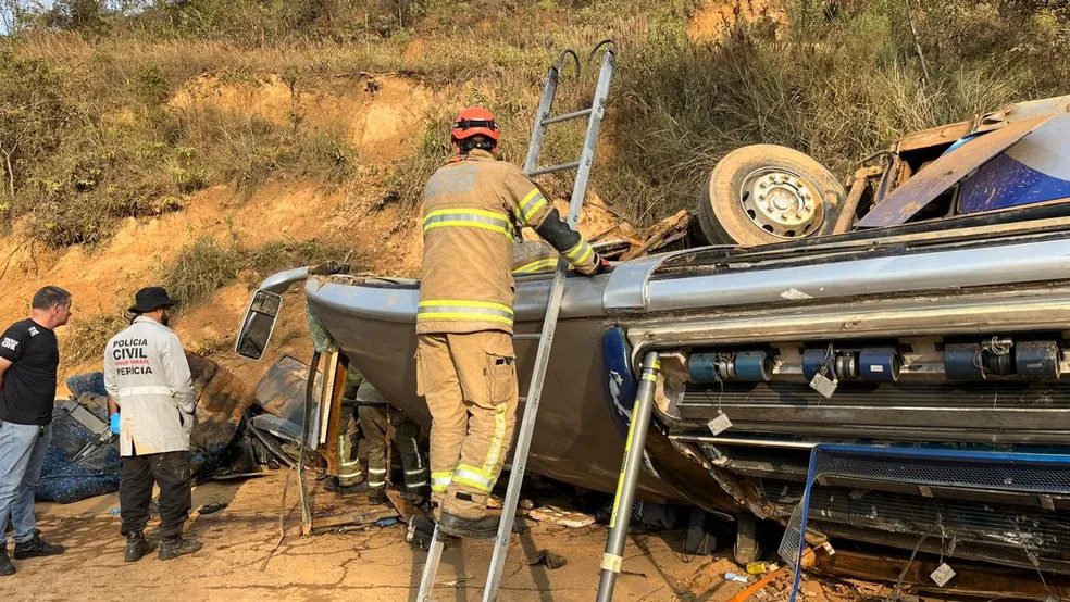 Sete mortos: ônibus que tombou com torcedores do Corinthians estava irregular, confirma ANTT