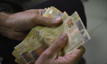 Governo Federal vai propor salário mínimo de R$ 1.502 e meta fiscal zero para 2025