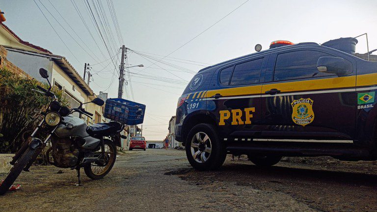 Moto roubada há mais de 13 anos em São Paulo é recuperada pela PRF em Poções