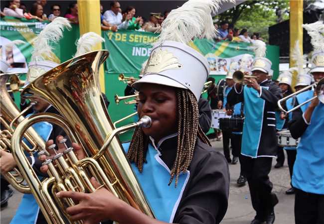 Ao som de fanfarras, Ilhéus celebra Independência do Brasil com desfile na Soares Lopes