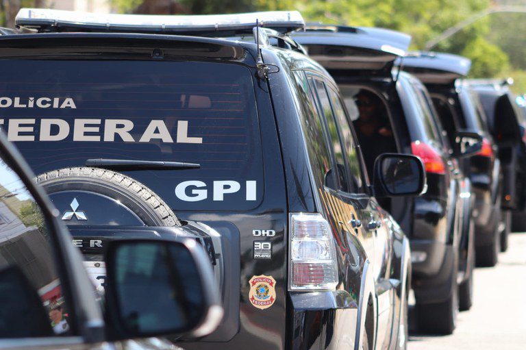 Polícia Federal deflagra operação contra grupo que se dedica à fraude em licitação
