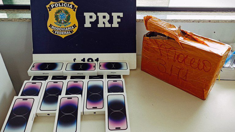 PRF apreende carga de iPhones de última geração em trecho baiano da BR-116