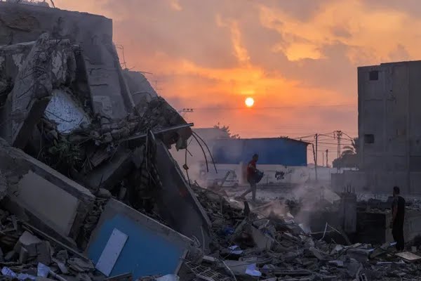 Conflito entre Israel e Hamas entra no 2º dia com novas explosões; mais de mil pessoas morreram