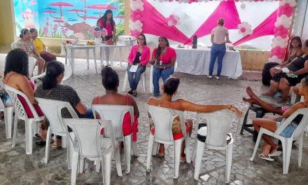 Outubro Rosa: Profissionais do Materno-Infantil participam de roda de conversa com mulheres atendidas pelo CRAS