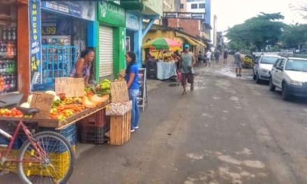 Comerciantes que voltaram a trabalhar no entorno da Feira do São Caetano são notificados pela prefeitura