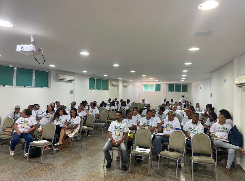 Catadores de Ilhéus participam de capacitação para coleta seletiva e reciclagem