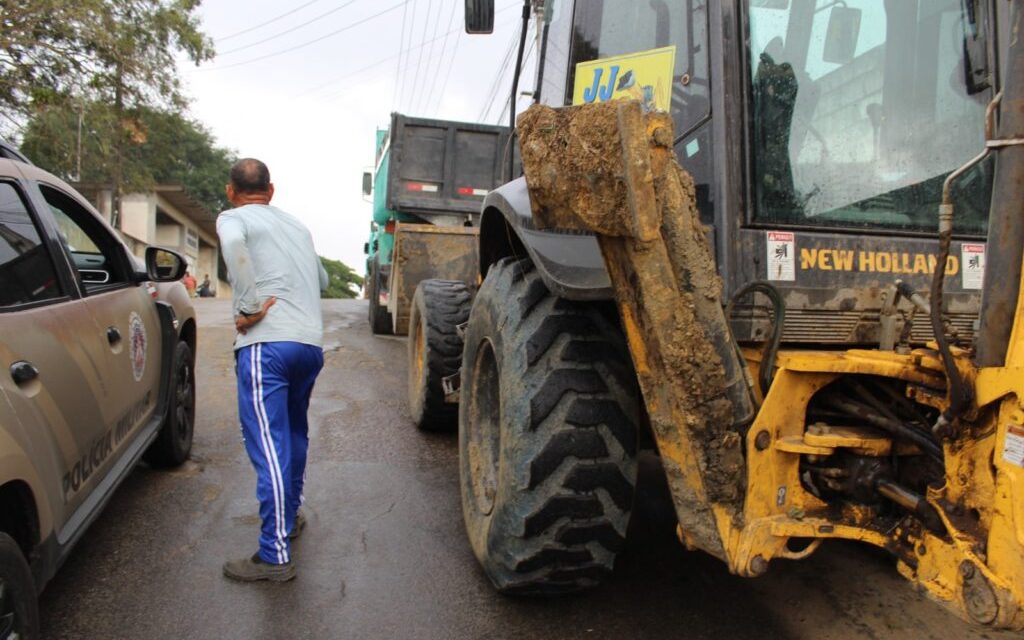 Itabuna: Guarda Municipal apreende retroescavadeira e caçambas usadas em furtos de material de obras da Prefeitura