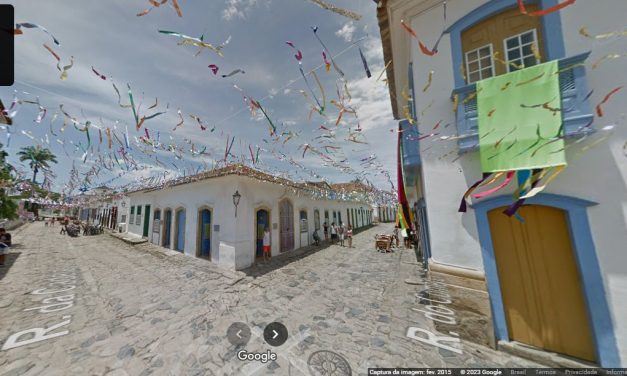 QUASE EMBARCO NUMA CANOA FURADA EM PARATY