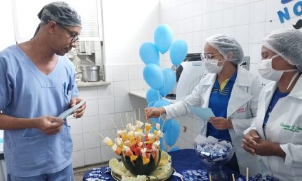 Alunas de Nutrição realizam ação do Novembro Azul no Hospital de Base
